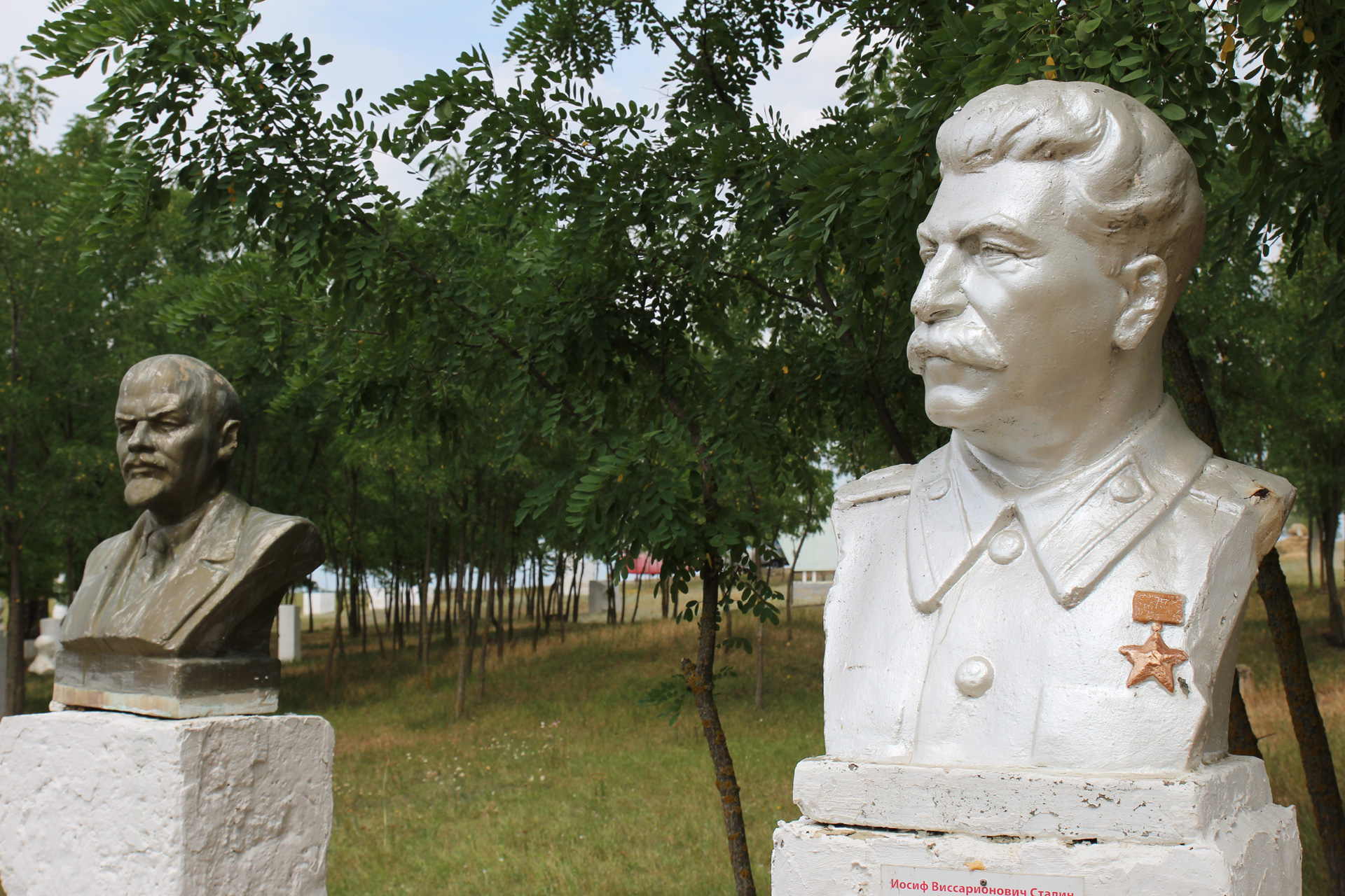 Фрумушика – единственное место в Укриане, где спокойно стоит бюст Сталина.