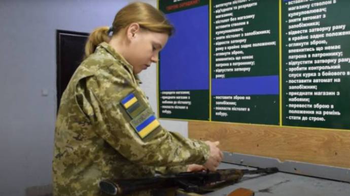 Учасниця Олімпіади поміняла біатлонну рушницю на автомат і пішла захищати Україну