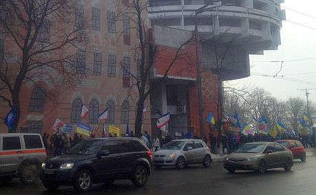 Сторонники ПР скандируют Украина - не Майдан