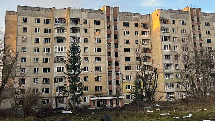 Hit to residential building, 3 schools and a kindergarten damaged in Lviv: 1 dead and 1 injured − photo