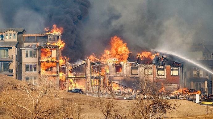 Ветер и лесные пожары: в Колорадо сгорели более 500 домов
