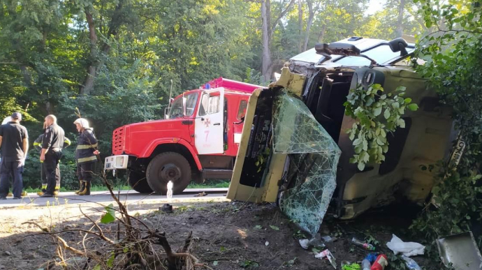 Минивэн врезался в грузовик: 4 погибших