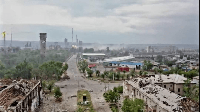 Луганщина: Россияне ударили в здание Азота, массированно обстреливали Лисичанск