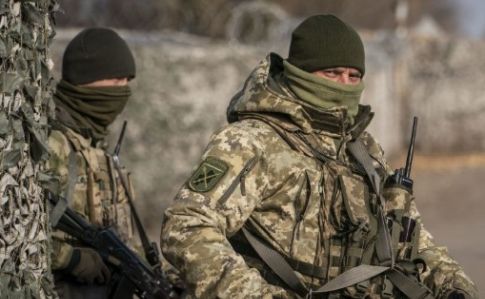 На Донбассе подорвались два украинских бойца