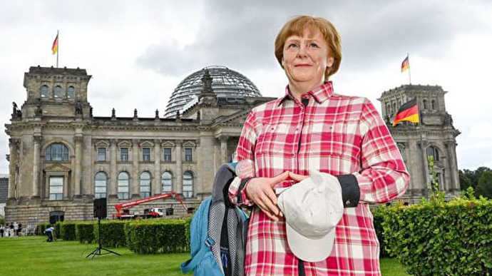 Музей мадам Тюссо переодел восковую Меркель, потому что ее эпоха уходит