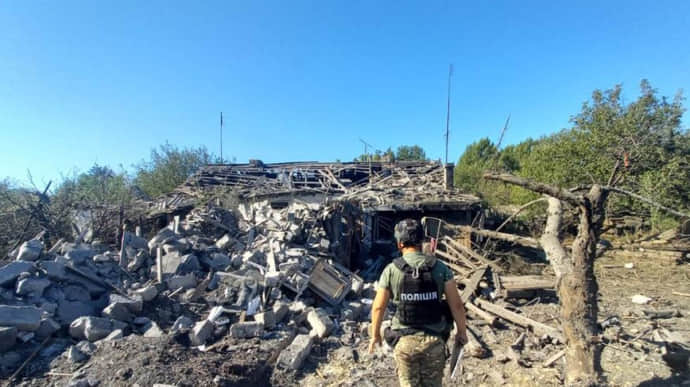 Russians drop bombs on Donetsk Oblast and fire from artillery causing casualties