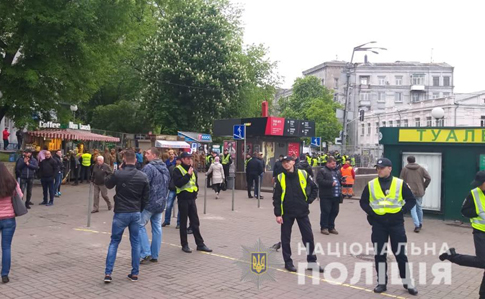 Полиция возле метро Арсенальная 9 мая