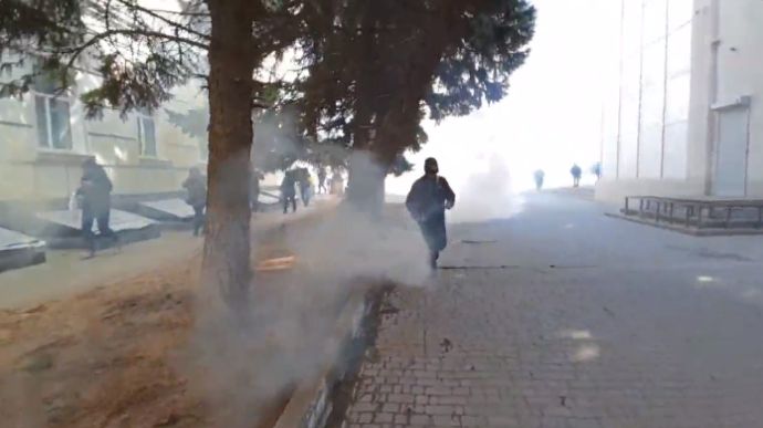 Херсон: люди вийшли на мітинг, окупанти розпилили сльозогінний газ