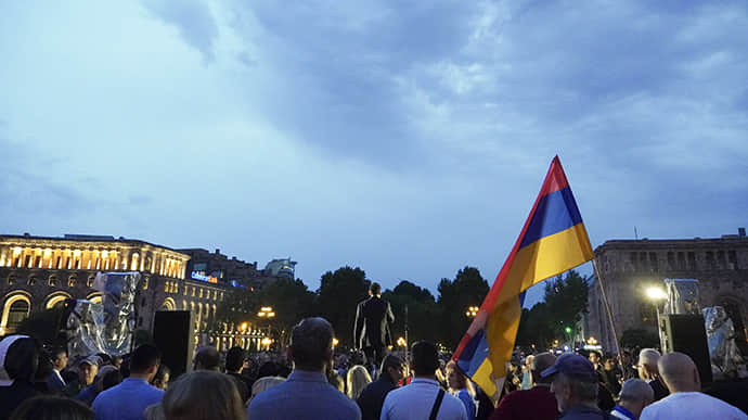 Нагорный Карабах: армянская оппозиция пообещала парализовать всю страну в знак неповиновения