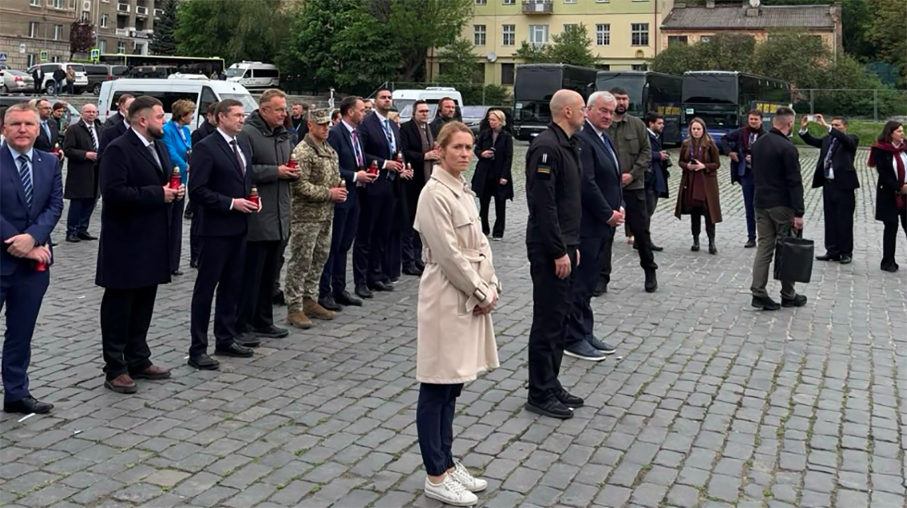 European foreign ministers honour fallen Ukrainian soldiers in Lviv – photos