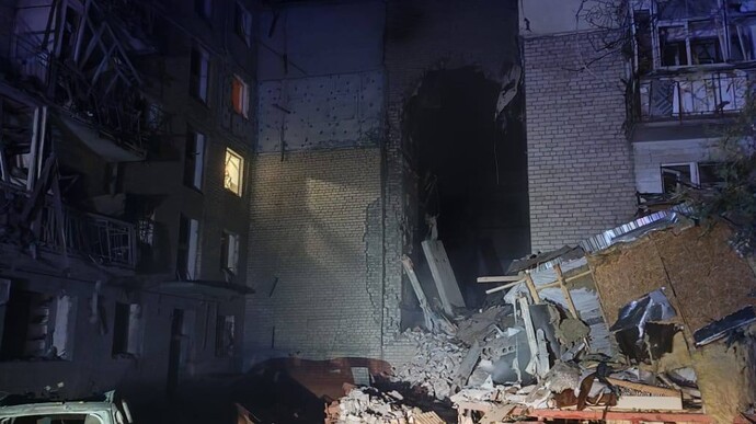 Russian occupation forces strike 5-storey apartment block in Mykolaiv, killing 6 civilians