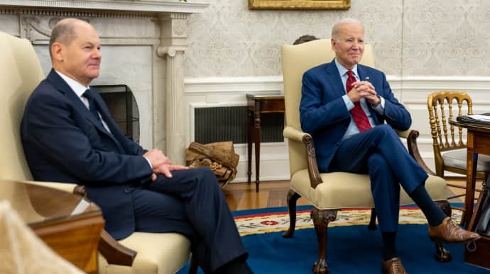Biden praises Scholz for his exemplary contributions to Ukrainian defence