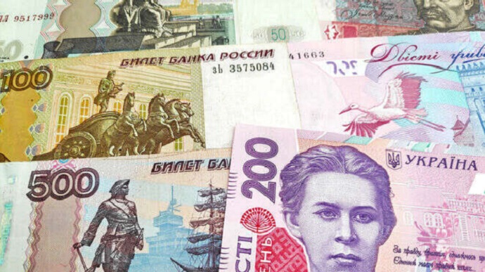 Окупанти скаржаться, що в Херсоні не хочуть приймати російські рублі