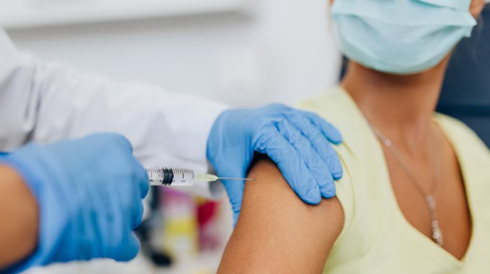 Новий рекорд вакцинації за добу, частково щеплених уже 4 мільйони