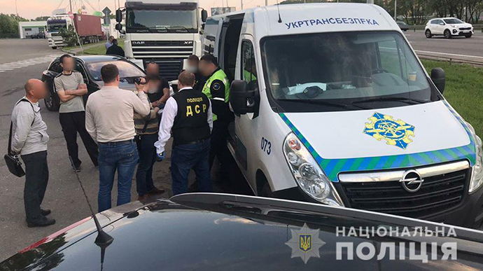 Чиновники Укртрансбезопасности требовали взятки с перевозчиков