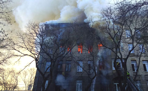Зеленський: У пожежі в Одесі втратили 16-річну студентку, жертв може бути більше 