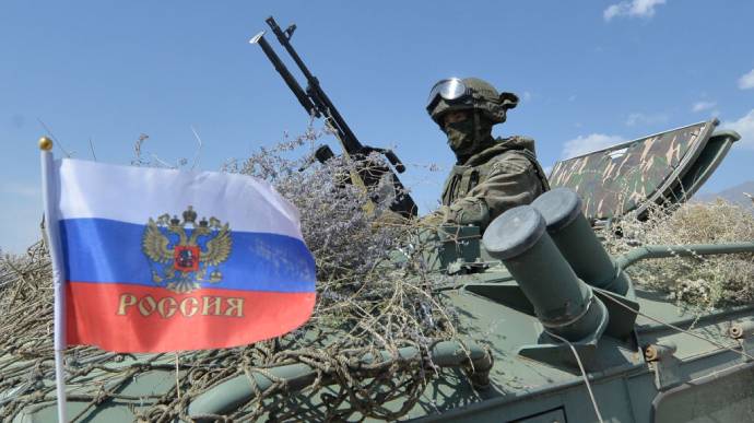 Российские военные в Беларуси обменивают топливо и провизию на спиртное – штаб