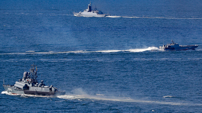 РФ начала крупные военные учения в Черном море