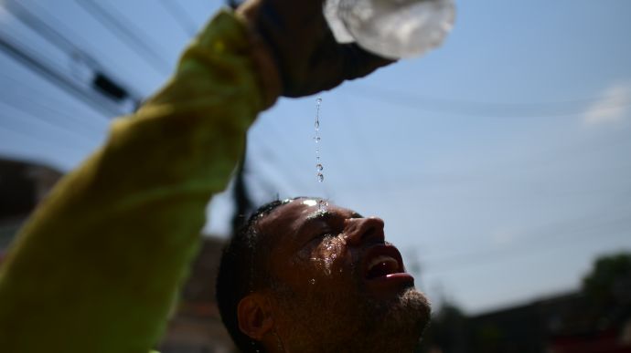 Спека в Індії забрала життя майже 100 людей