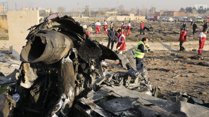 Іран відправив чорну скриньку зі збитого літака МАУ до Франції