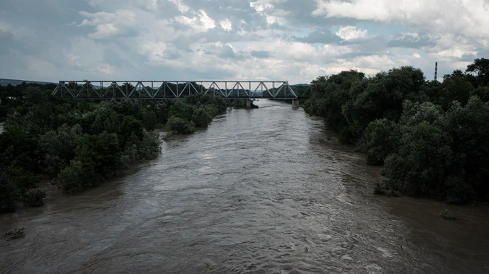 В Черновцах объявили штормовое предупреждение: готовятся к потопу 