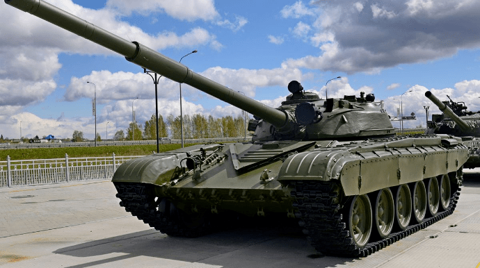 Ukrainian Armed Forces destroy Giatsint gun and 2 Russian T-72 tanks in southern Ukraine