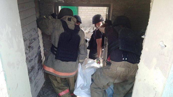 Окупанти обстріляли Бахмут: під завалами знайшли тіло жінки