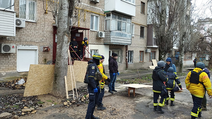 Ukraine’s police shows Kherson being patched up following Russian attack