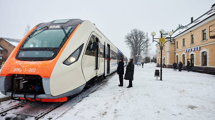 Укрзализныця запустит дополнительный поезд Львов-Рахов перед праздниками