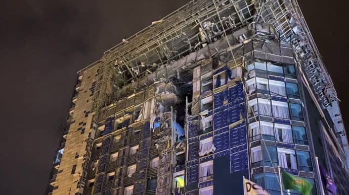 Журналисты немецкого канала ZDF попали под обстрел отеля в Харькове