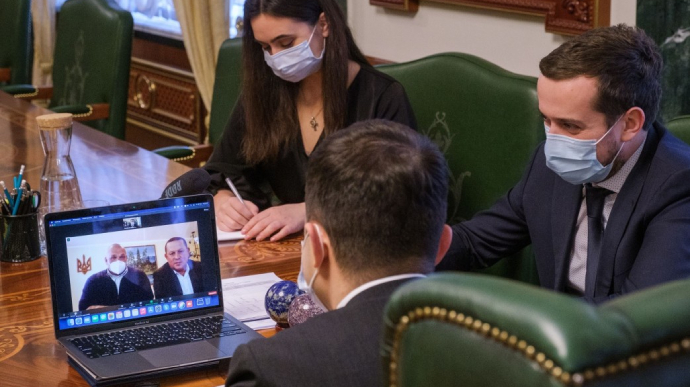 Зеленский позвал кандидата от слуг Вирастюка на совещание по вакцинации