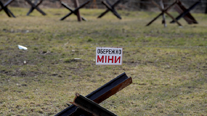 На Харківщині вантажівка підірвалася на вибухівці: є загиблий