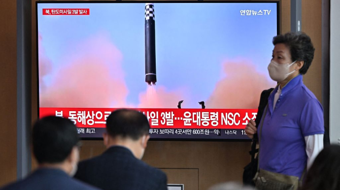 КНДР запустила три балістичні ракети на тлі візиту Байдена до Азії