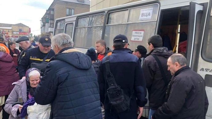 Жителів Луганщини закликають виїхати: допоможіть ЗСУ вигнати ворога  