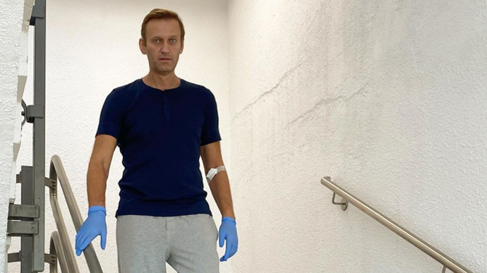 Навальний вимагає від російських лікарів повернути йому одяг