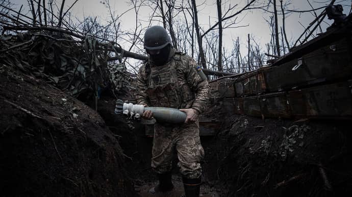 Russians intensify attacks on Marinka front, Ukraine's forces repel 25 attacks – General Staff report 