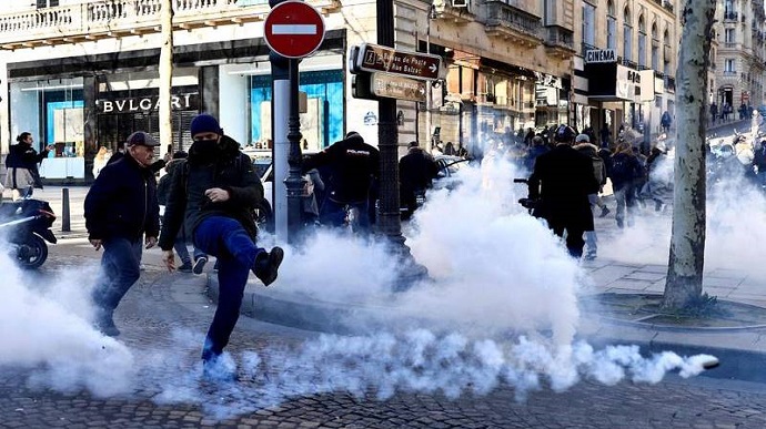 Во Франции более 32 тысяч человек протестовали против ковид-ограничений