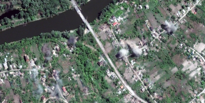 Артиллерийские взрывы вдоль реки Северский Донец и Богородичное