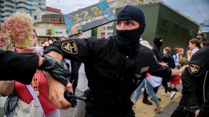 В Минске прошел Женский марш солидарности, не обошлось без столкновения с силовиками