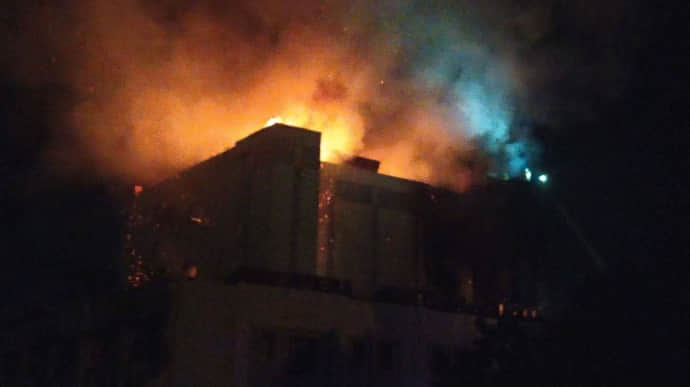 Palace of Culture in occupied Mariupol on fire