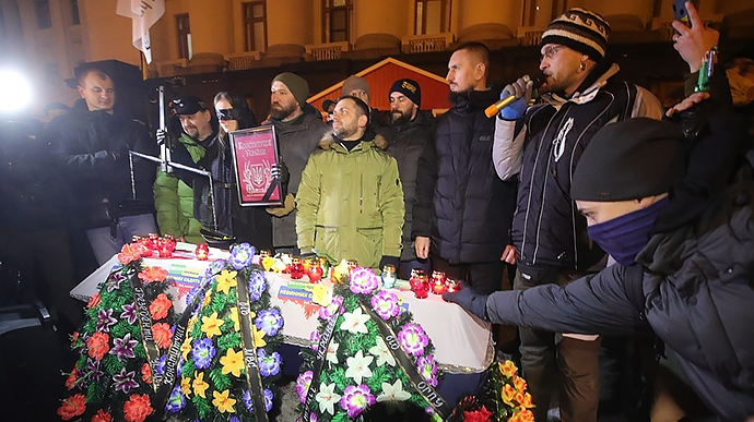 Годовщина задержаний по делу Шеремета: под ОП устроили похороны правосудия