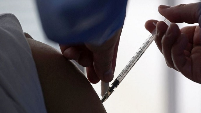 Pfizer має намір тестувати бустерну дозу ковід-вакцини на дітях із 6 місяців