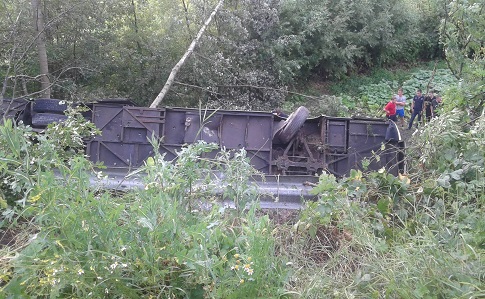 ЗМІ: На Тернопільщині автобус з туристами потрапив в ДТП, є загибла