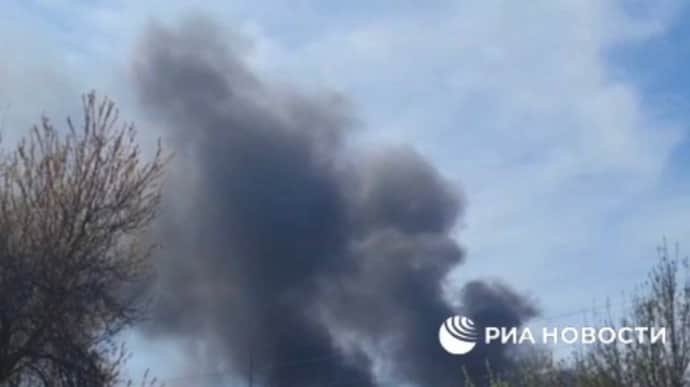 З’явилися супутникові знімки наслідків авіаудару 13 квітня по окупованому Луганську 