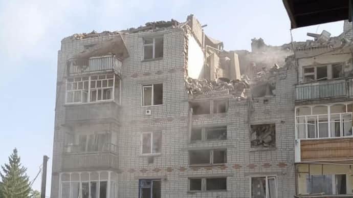 Russians strike village in Sumy Oblast: two civilians killed and two injured