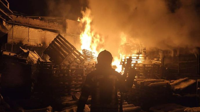 Ночь в регионах: на юге неспокойно, под Киевом постоянные бои