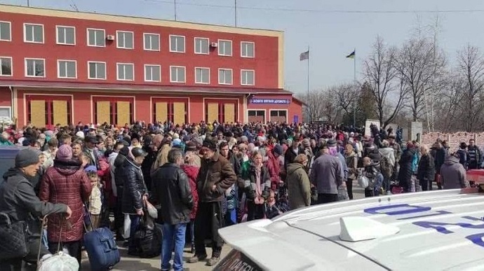 Из Донбасса за сутки эвакуировали почти тысячу человек
