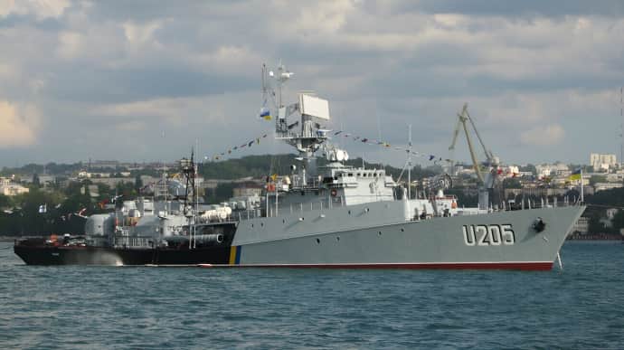 Russia halts plans to scrap Ukrainian ships in Crimea to focus on protecting their own