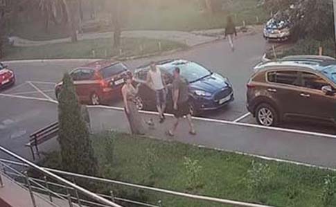Председатель ячейки УКРОПа ударил женщину из-за замечания о собаке