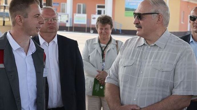 Лукашенко убеждает, что у него нет ни малейшего желания бомбить Украину